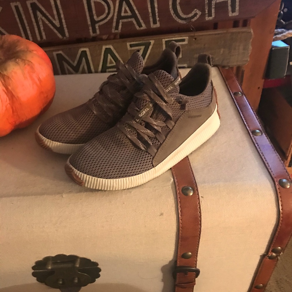 Sorel tennis shoes barely used